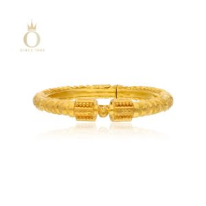 Graceful Legacy Gold Chur Bangle