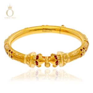 Traditional Radiance Gold Bangle